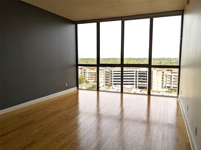 Building Photo - 5001 Woodway Dr