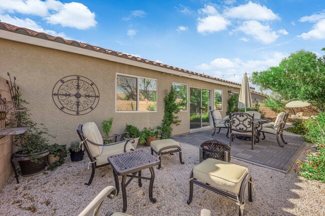 Building Photo - Don't miss out on this super cute 2-bedroo...