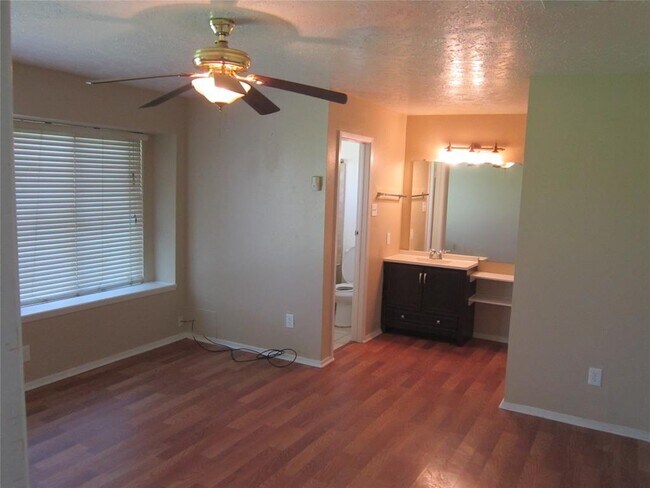 Building Photo - 8334 S Meadow Bird Cir