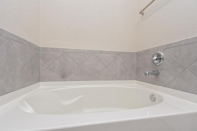 Building Photo - 9205 Inland Leather Ln