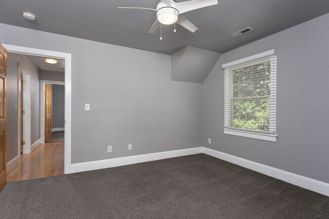 Building Photo - 320 Mendenhall Dr