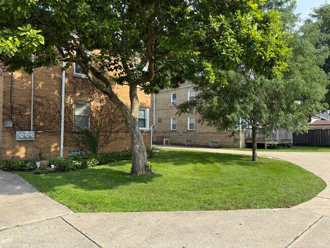 Building Photo - 1534 Clinton Pl