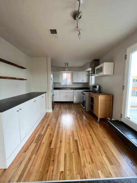 Building Photo - 2500 Winona Ct