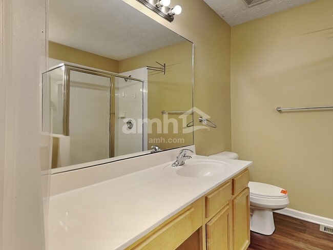 Building Photo - 439 Parkview Ct