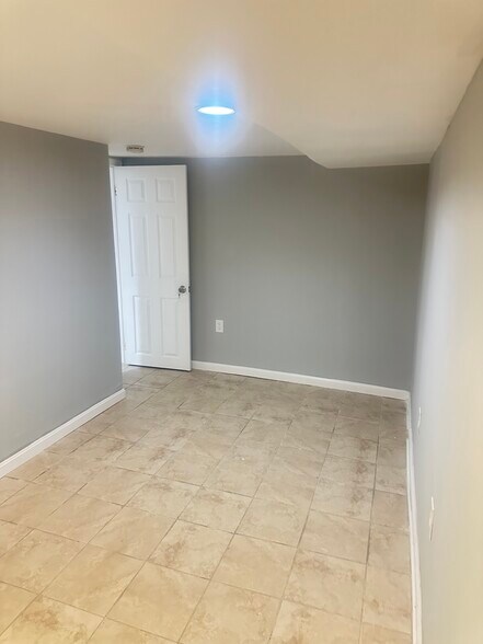 Building Photo - 2206 Penrose Ave