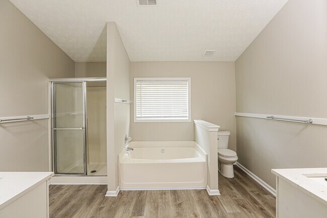Building Photo - 7050 Silver Bend Overlook