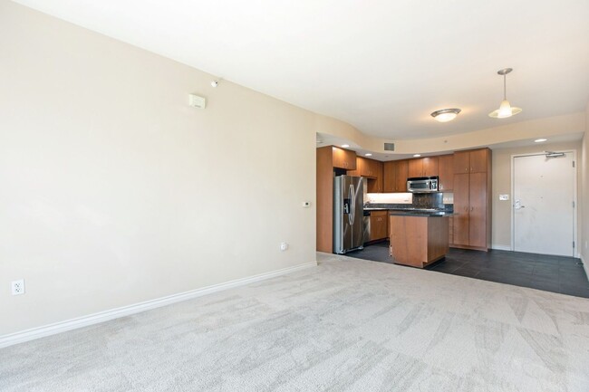 Building Photo - *** STUNNING 1 BED 1 BATH***CENTRAL A/C***...