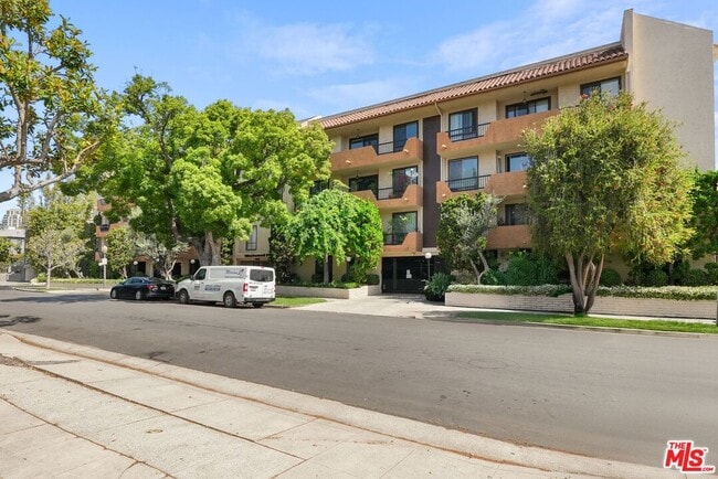 Building Photo - 10671 Holman Ave