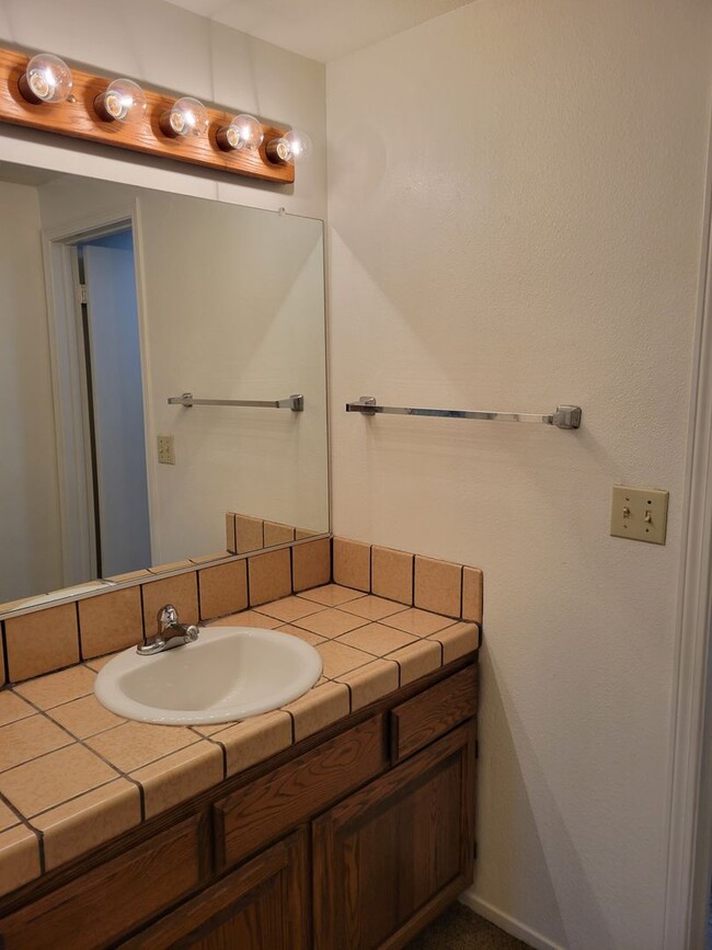 Building Photo - Ridgecrest 2 Bedroom Condo With Gated Swim...