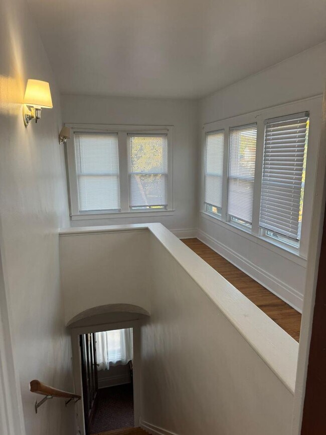Building Photo - 258 Hickok Ave