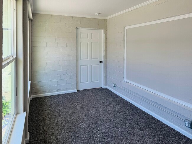 Building Photo - 427 Wood St