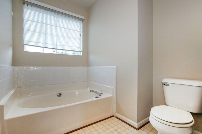 Building Photo - 3013 Mossy Creek Dr