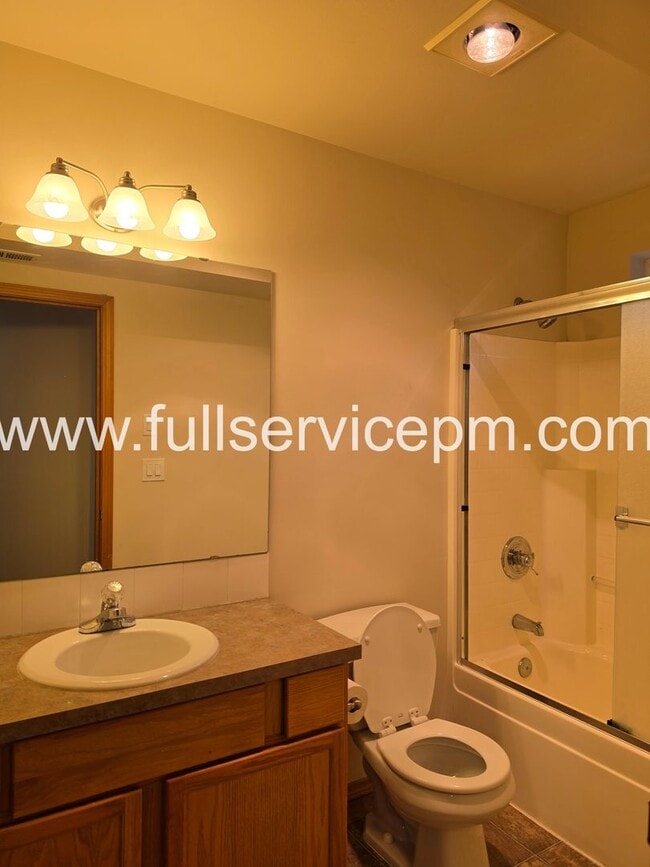 Building Photo - Private Drive Townhome Near Stone Ave N | 3 Bed, 2 Bath, 2-Car Garage, Deck + Fenced Yard