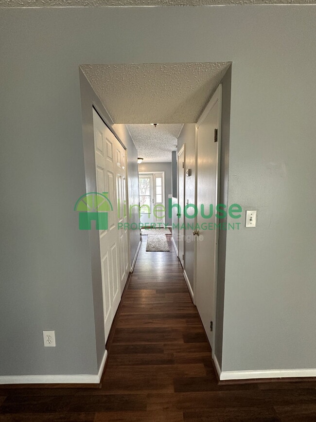Building Photo - 1318 River Birch Run S