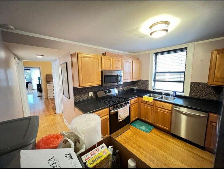 Building Photo - 4220 N Francisco Ave