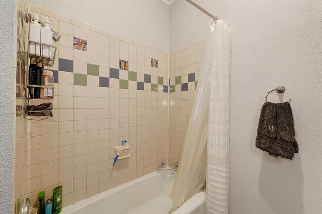 Building Photo - 2802 Nueces St