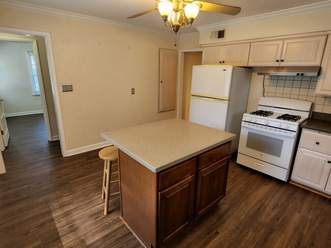 Building Photo - 3 bedroom Tosa ranch