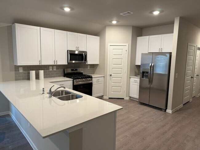 Building Photo - 2027 Summer Night Dr