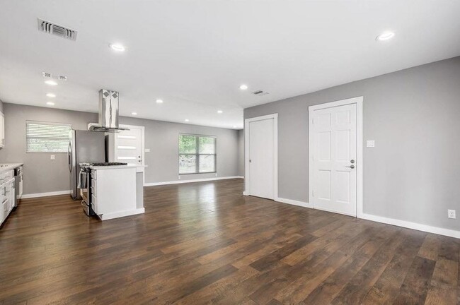 Building Photo - 7611 Northcrest Blvd