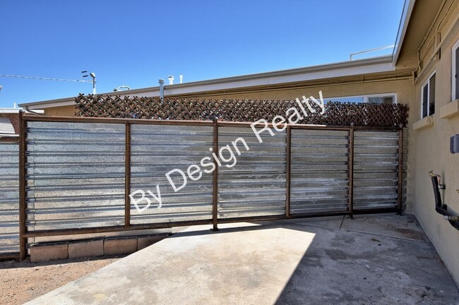 Building Photo - Updated Midtown 1 Bed 1 Bath