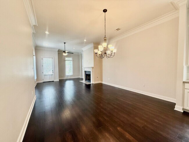Building Photo - Spacious 4 bedroom 2 bathroom home for rent!
