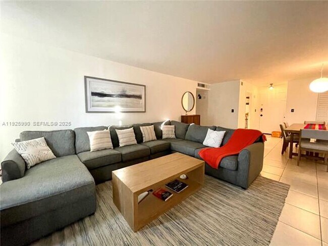 Building Photo - 10101 E Bay Harbor Dr