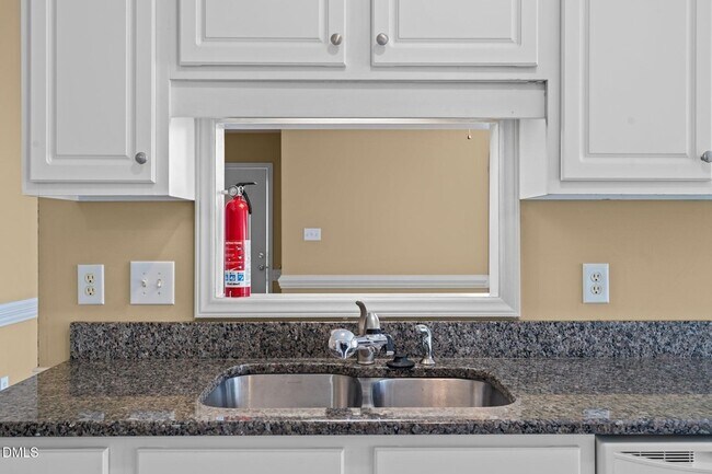 Building Photo - 173 Ariel St