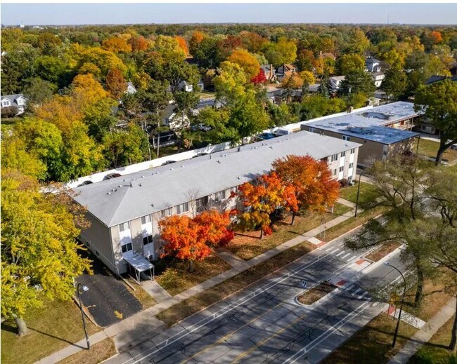 Building Photo - 1250 W Nine Mile Rd