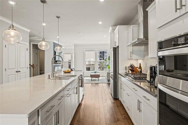 Building Photo - 2145 Burnside Dr NW