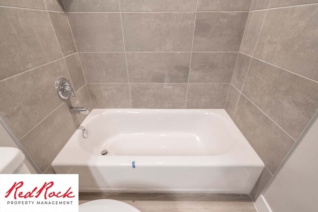 Building Photo - Modern 4-Bed Townhome in Hurricane Heights