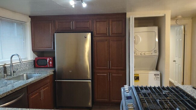 Building Photo - 521 T St