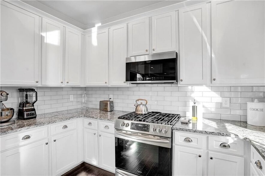 Building Photo - 1395 Marion St SE