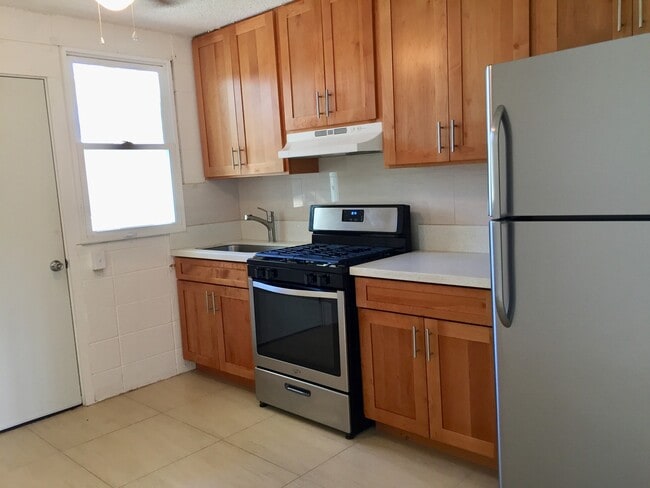 Building Photo - 1 Bed, 1 Bath in Waikiki