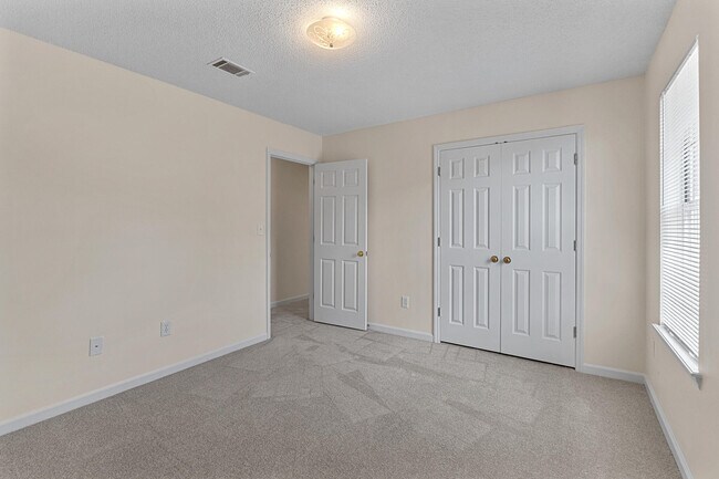 Building Photo - 224 Taylor Cir