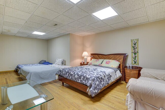 Building Photo - 7 Creekside Ln