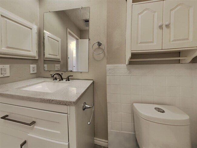 Building Photo - 2218 Barrington Pl Dr