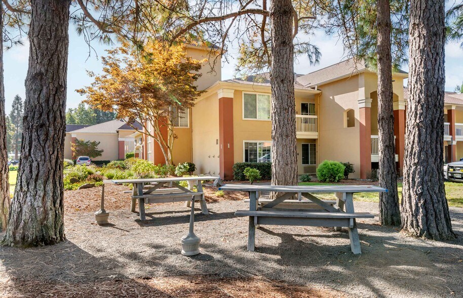 Building Photo - Furnished Studio-Portland - Beaverton