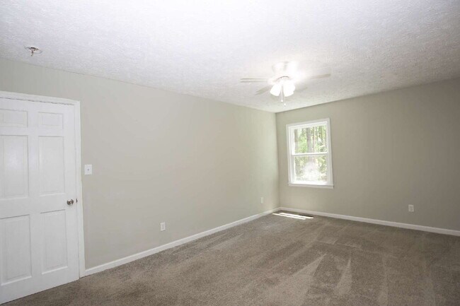 Building Photo - Southern Pines Retreat: Cozy 3-Bedroom Hom...