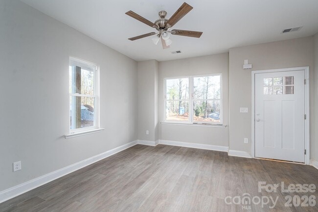 Building Photo - 5536-5538 Wrenn Dr