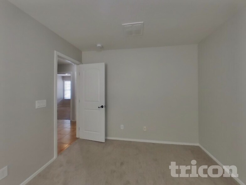 Building Photo - 2323 Grenadine Rd