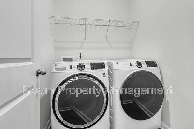 Building Photo - 602 Solar Ct