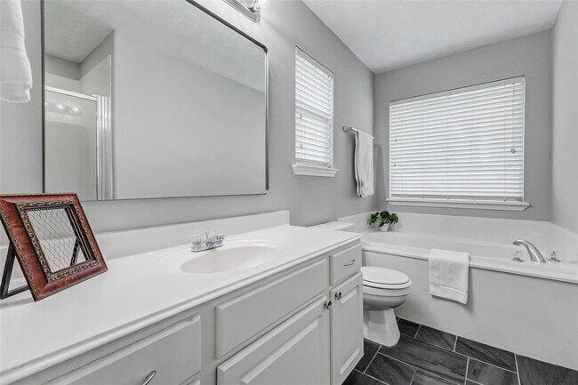 Building Photo - 18455 Sunrise Pines Dr