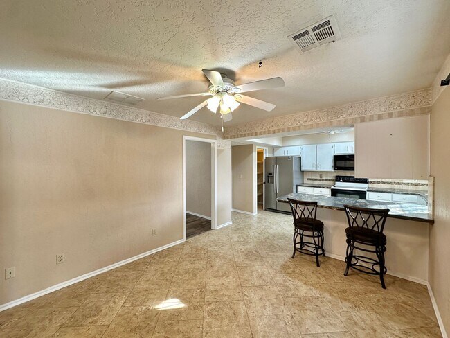 Building Photo - New flooring and paint!