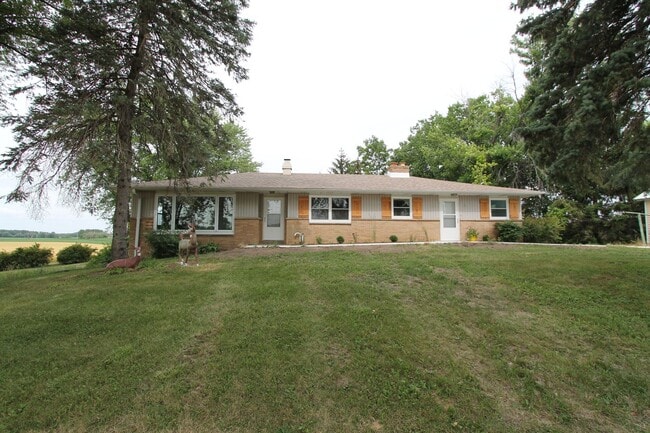 Building Photo - 4 bedroom farmhouse