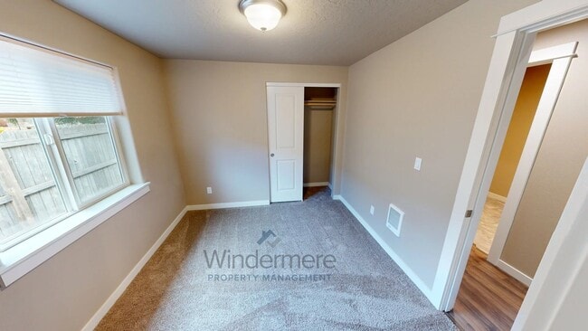 Building Photo - 221 Laurel St