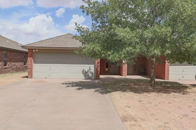 Building Photo - Great 3/3/2 Duplex!
