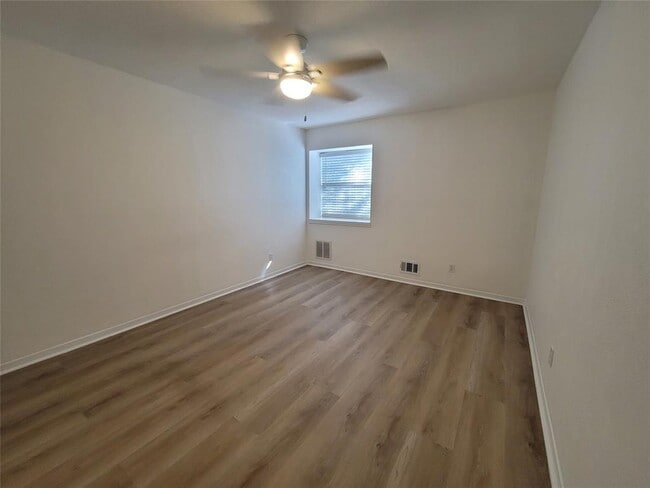 Building Photo - 2308 Barton Village Cir
