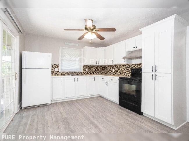Building Photo - 2895 Lakemont Pl SW