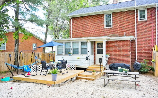 Building Photo - Charming 1950s Home Just Minutes from Downtown Harrisonburg!