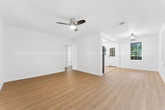 Building Photo - Charming Newly Renovated 2-Bedroom Home Ne...